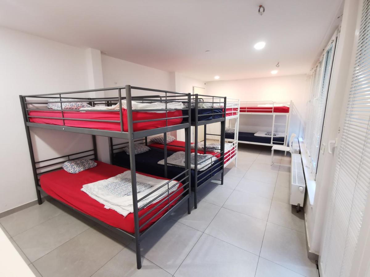 Simbol Rooms With Free Private Parking ลูบลิยานา ภายนอก รูปภาพ