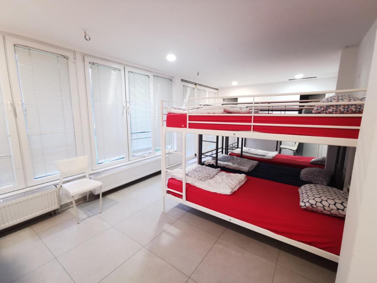 Simbol Rooms With Free Private Parking ลูบลิยานา ภายนอก รูปภาพ
