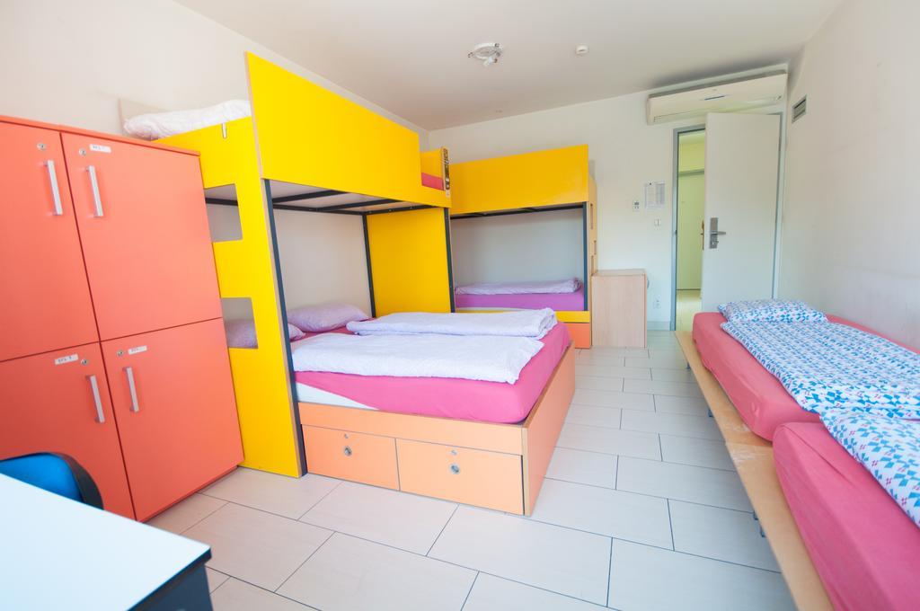 Simbol Rooms With Free Private Parking ลูบลิยานา ห้อง รูปภาพ