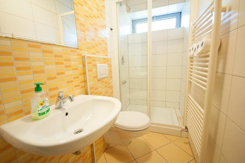 Simbol Rooms With Free Private Parking ลูบลิยานา ห้อง รูปภาพ
