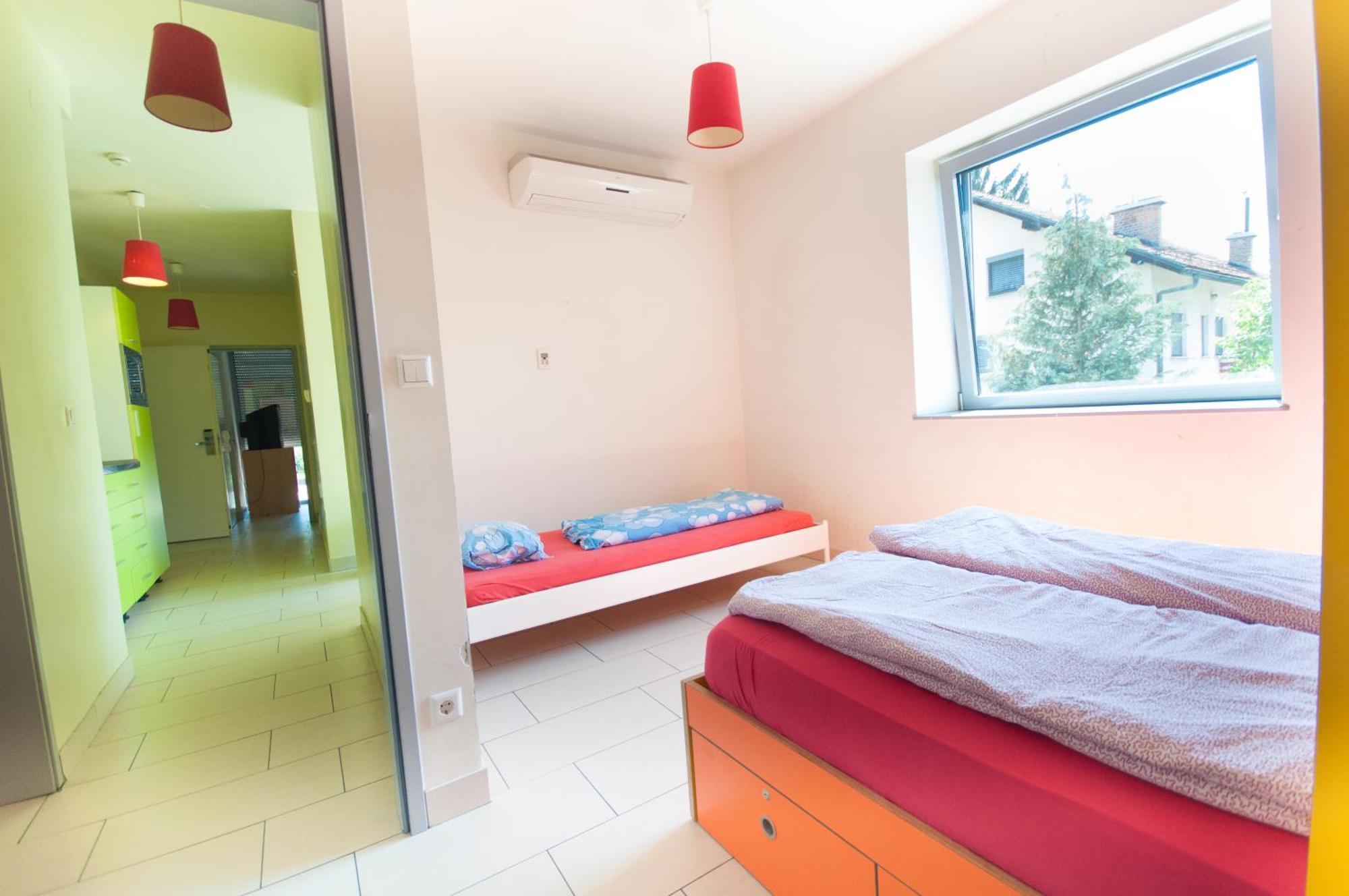Simbol Rooms With Free Private Parking ลูบลิยานา ห้อง รูปภาพ